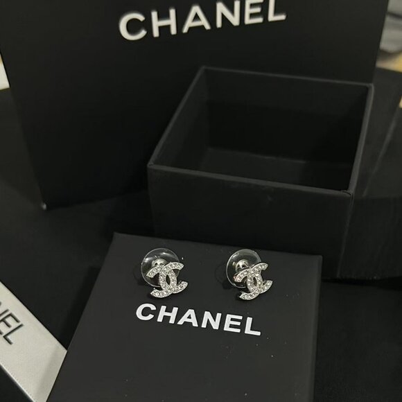 Chanel classic silver double C earrings - Picture 3 of 4